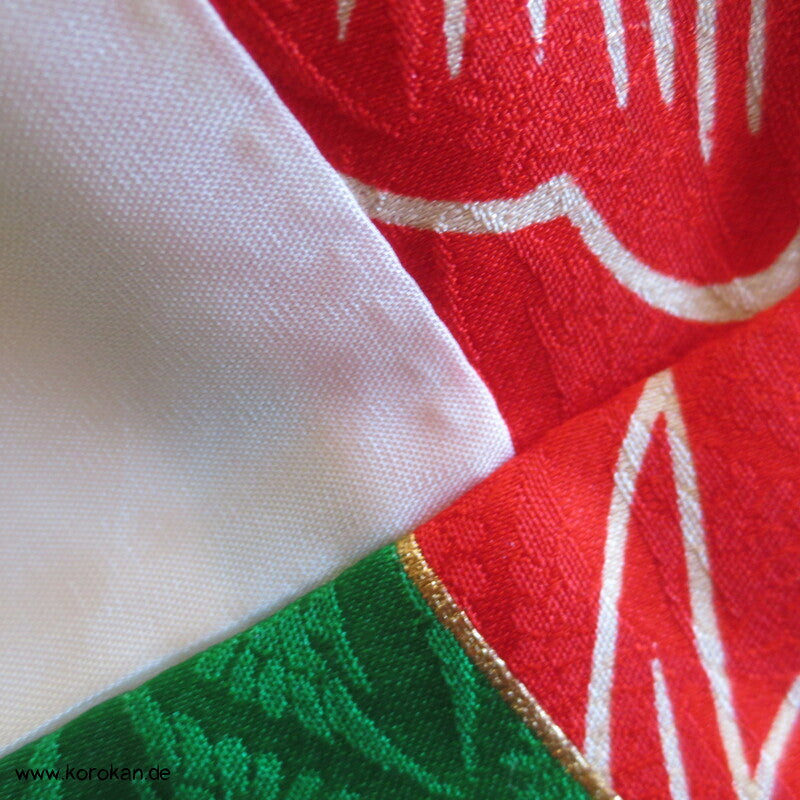 Kakeshita Hochzeits Kimono üppig bestickt mit dickem Saum