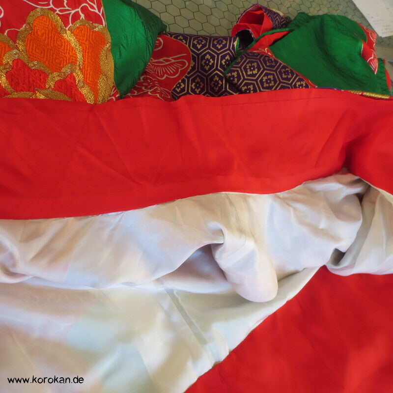 Kakeshita Hochzeits Kimono üppig bestickt mit dickem Saum