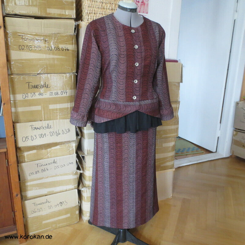 Schößchenjacke aus aufgetrenntem Kimono Wollmaterial, Gr. M, Unikat