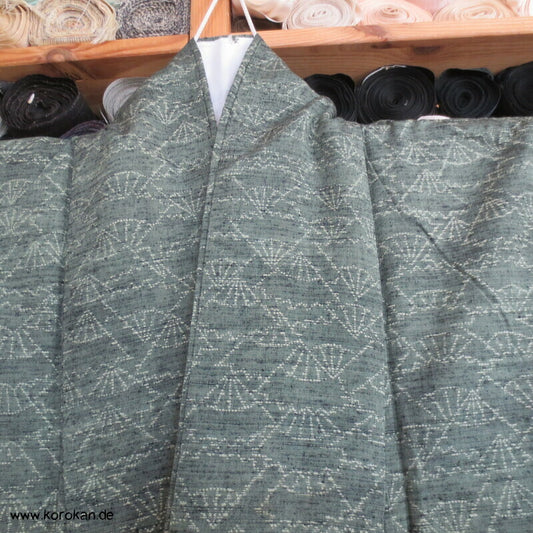 Fächer auf dunkelgrün Kasuri Tsumugi Kimono