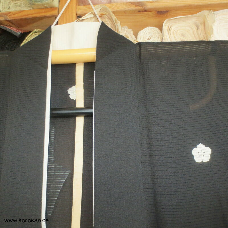 springender Koi antiker Tomesode Kimono aus Rho Seide