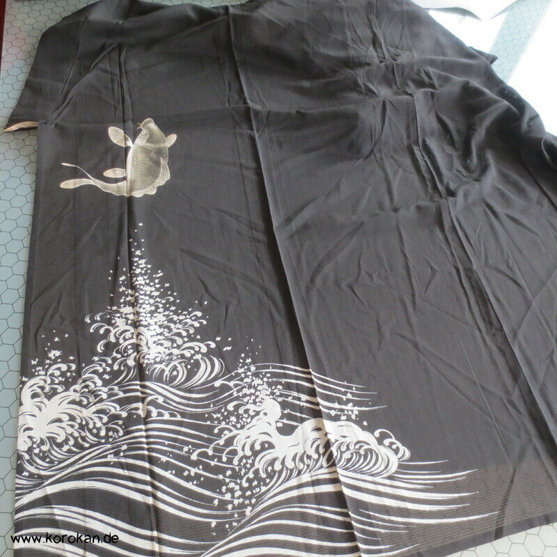 springender Koi antiker Tomesode Kimono aus Rho Seide