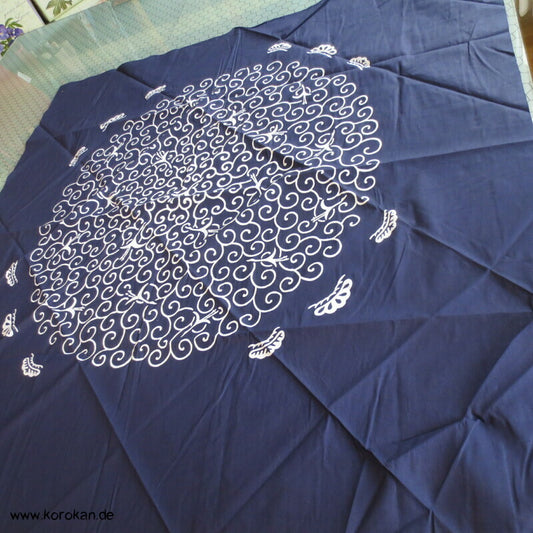 großes Furoshiki, Arabeskenkreis mit Kranichen und Pinien