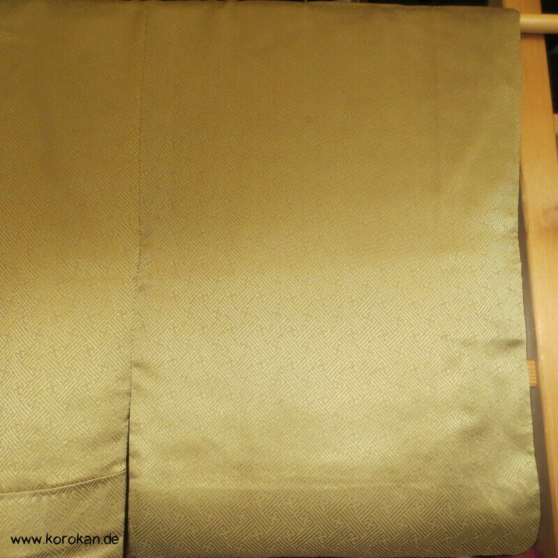 Wellenstreifen Yamato Irotomesode Seidendamast Kimono, messing