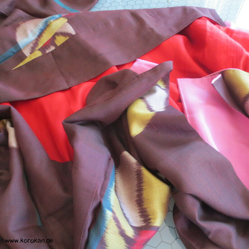 Temari Bälle, bunt auf braun Meisen Kimono