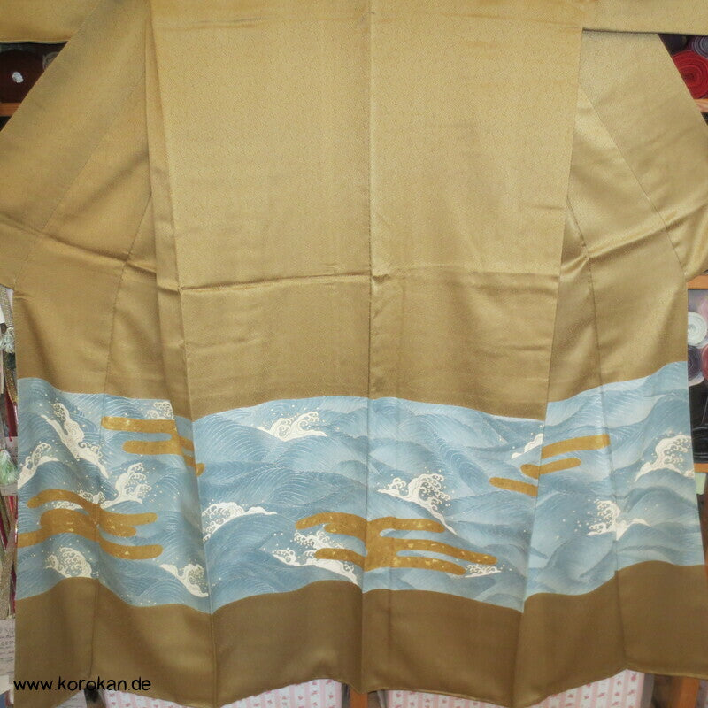Wellenstreifen Yamato Irotomesode Seidendamast Kimono, messing