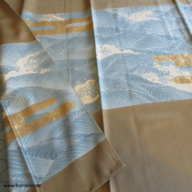Wellenstreifen Yamato Irotomesode Seidendamast Kimono, messing