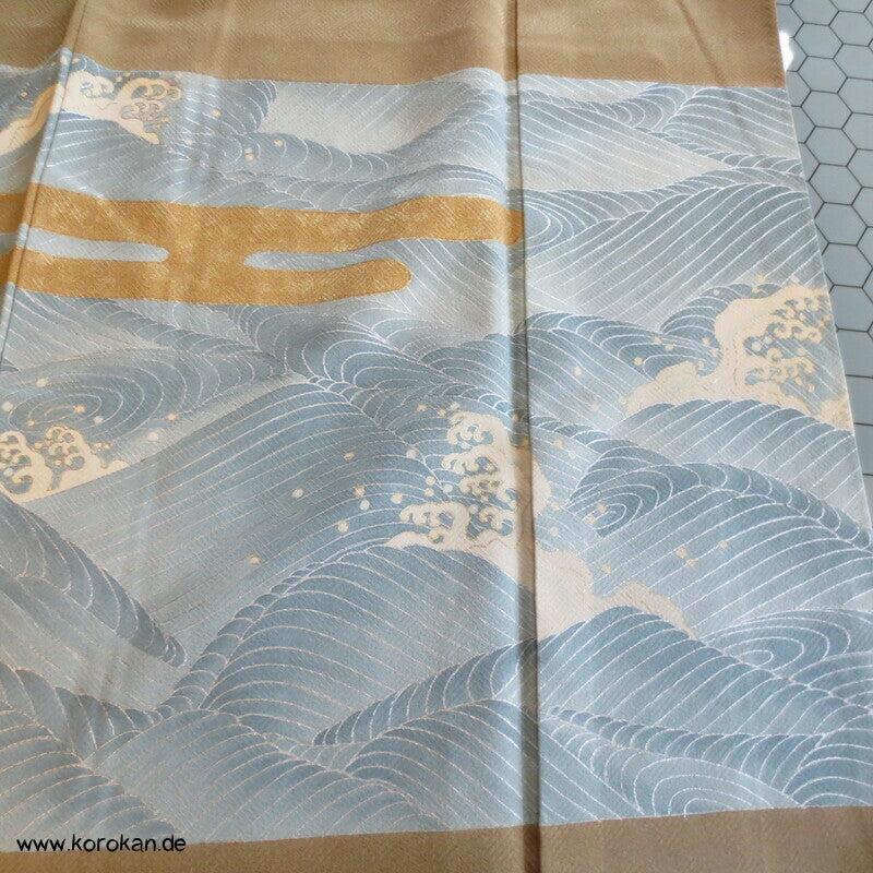 Wellenstreifen Yamato Irotomesode Seidendamast Kimono, messing