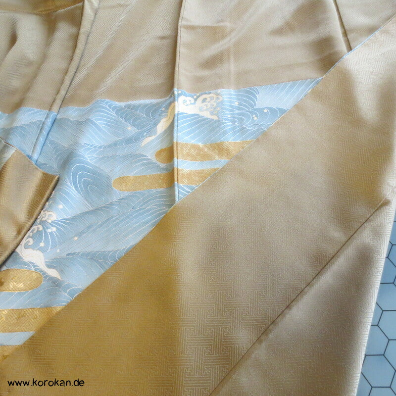 Wellenstreifen Yamato Irotomesode Seidendamast Kimono, messing