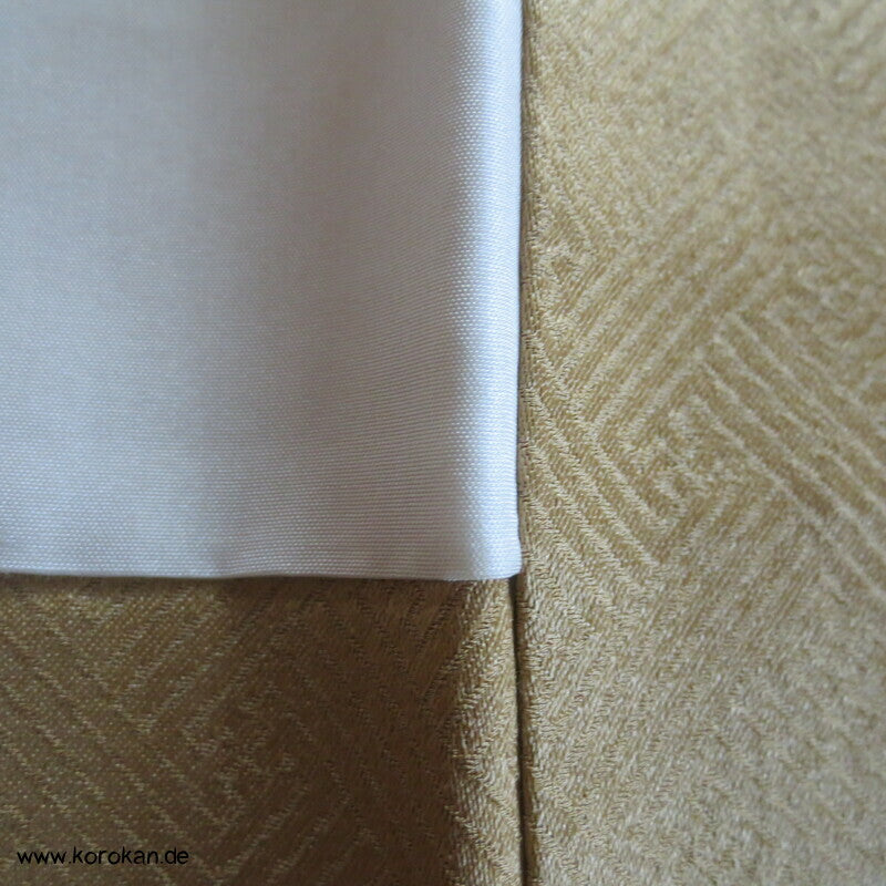 Wellenstreifen Yamato Irotomesode Seidendamast Kimono, messing
