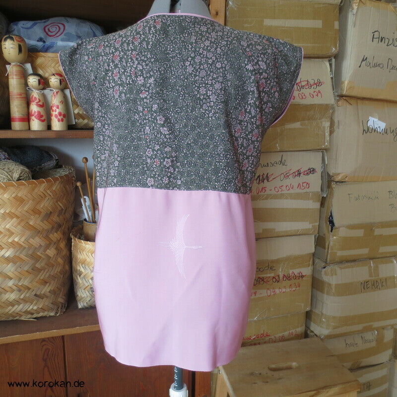 Upcycling Seidenshirt aus Kimonostoffresten, rosa Kranichdamast und Millefleur Crepe