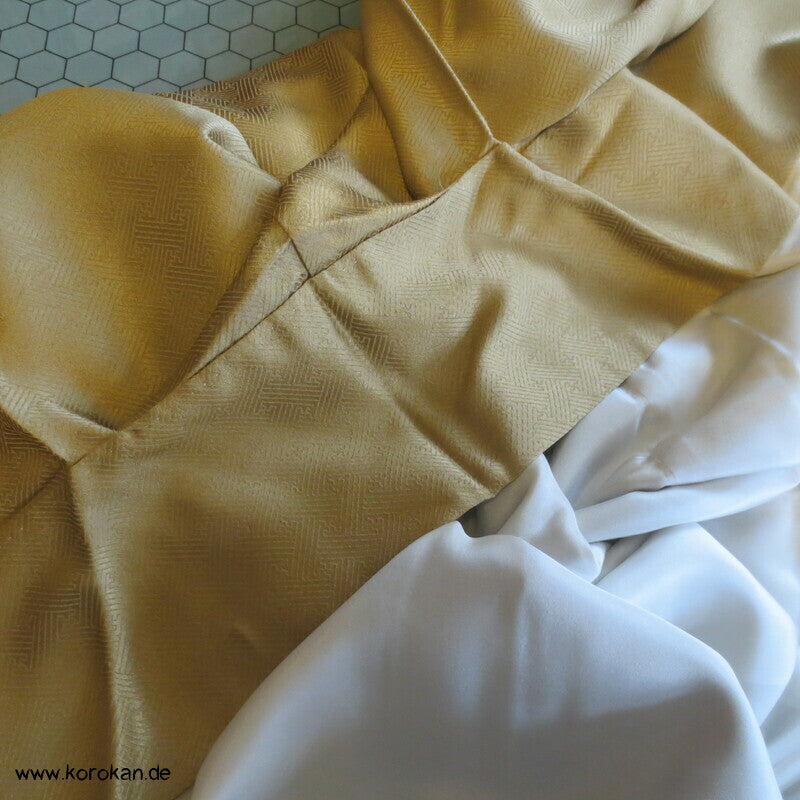 Wellenstreifen Yamato Irotomesode Seidendamast Kimono, messing