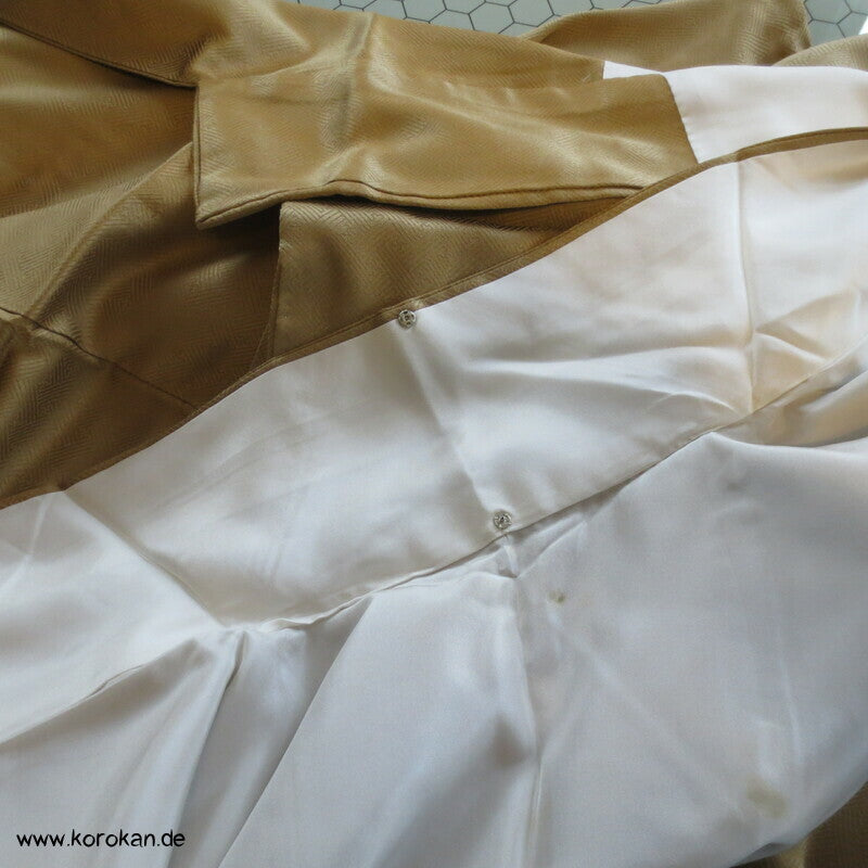Wellenstreifen Yamato Irotomesode Seidendamast Kimono, messing