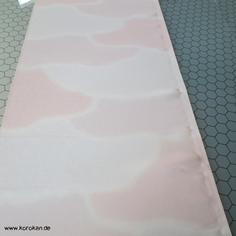 Sagara Knötchenstickerei auf Bokashi Seidencrepesatin Kimono Stoff