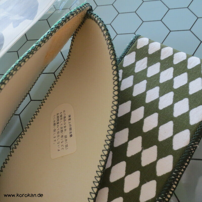 Klett Obi velvetiertes Moosgummi, grün, mit Rautenmotiv