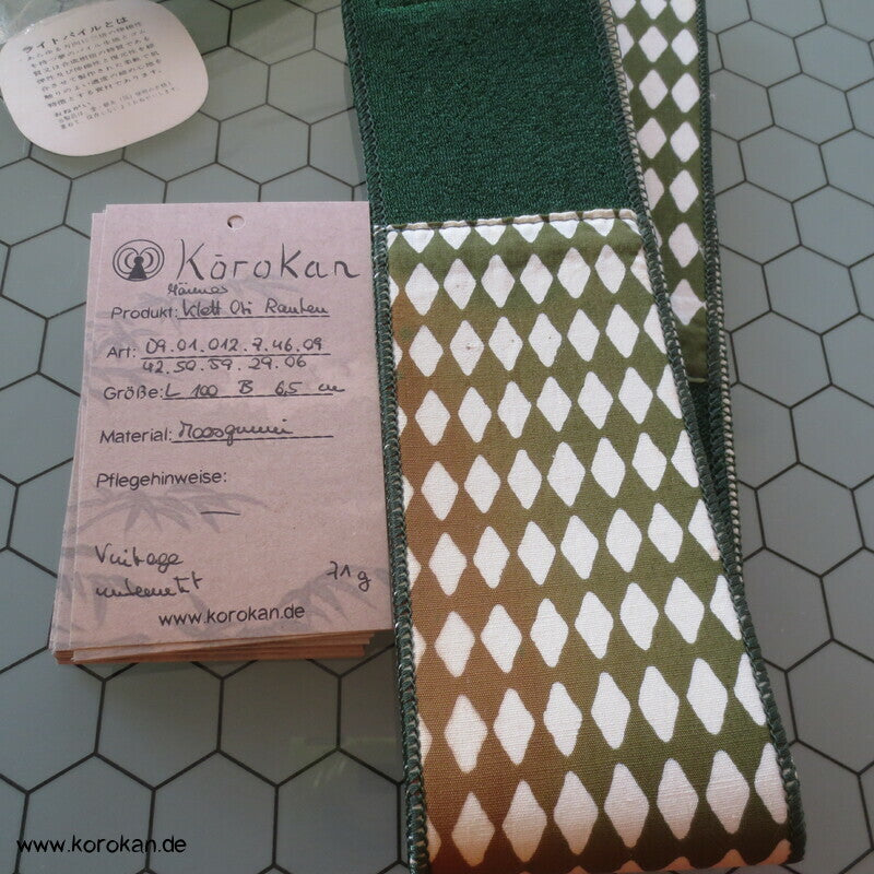 Klett Obi velvetiertes Moosgummi, grün, mit Rautenmotiv