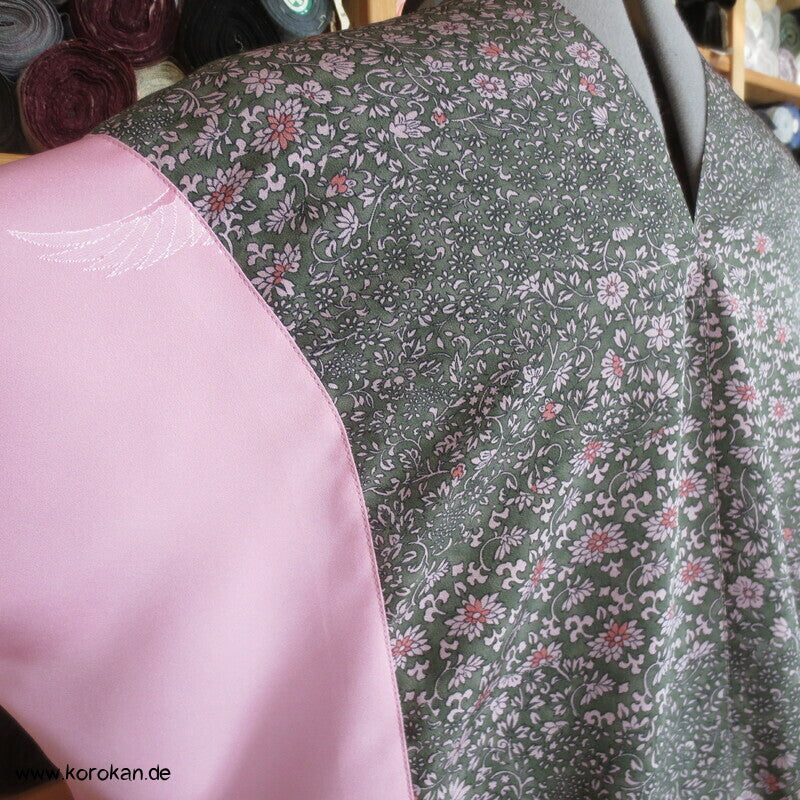 Upcycling Seidenshirt aus Kimonostoffresten, rosa Kranichdamast und Millefleur Crepe
