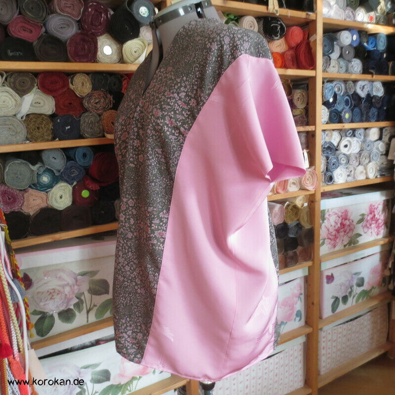 Upcycling Seidenshirt aus Kimonostoffresten, rosa Kranichdamast und Millefleur Crepe