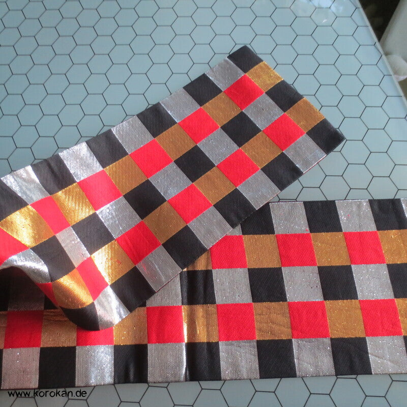 Ichimatsu Karo schwarz rot gold silber Hanhaba Obi, Seide mit Lurex
