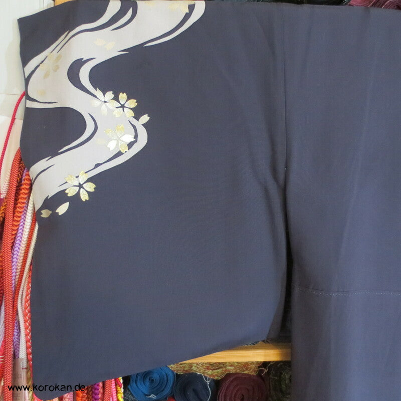 Perlmutt Sakura Blüten auf Fluss Homongi Seidencrepe Kimono