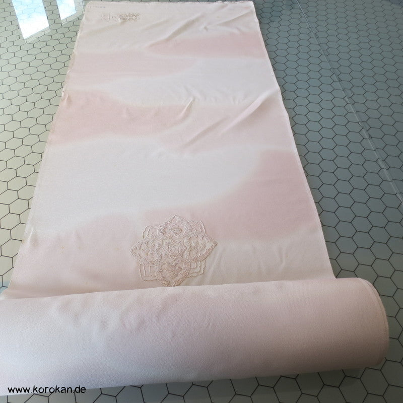 Sagara Knötchenstickerei auf Bokashi Seidencrepesatin Kimono Stoff