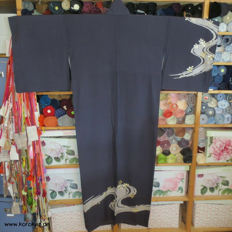 Perlmutt Sakura Blüten auf Fluss Homongi Seidencrepe Kimono