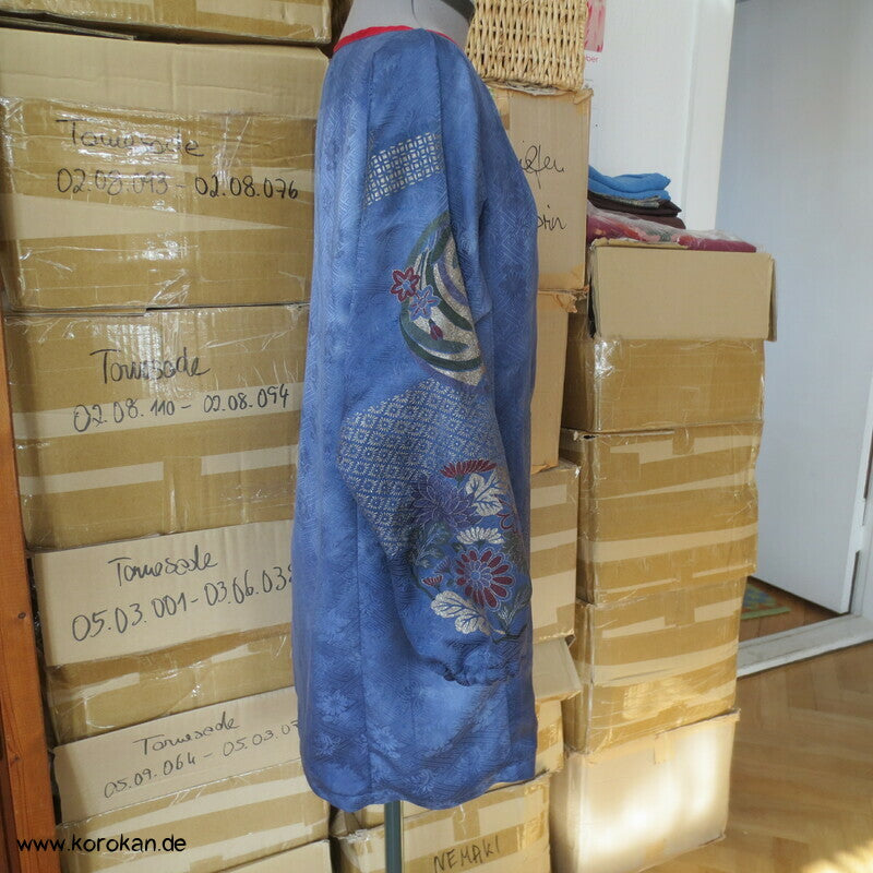 Upcycling Weihnachts Shirtbluse aus überfärbter Furisode Kimono Damast Seide, Gr. M