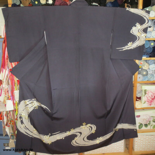 Perlmutt Sakura Blüten auf Fluss Homongi Seidencrepe Kimono