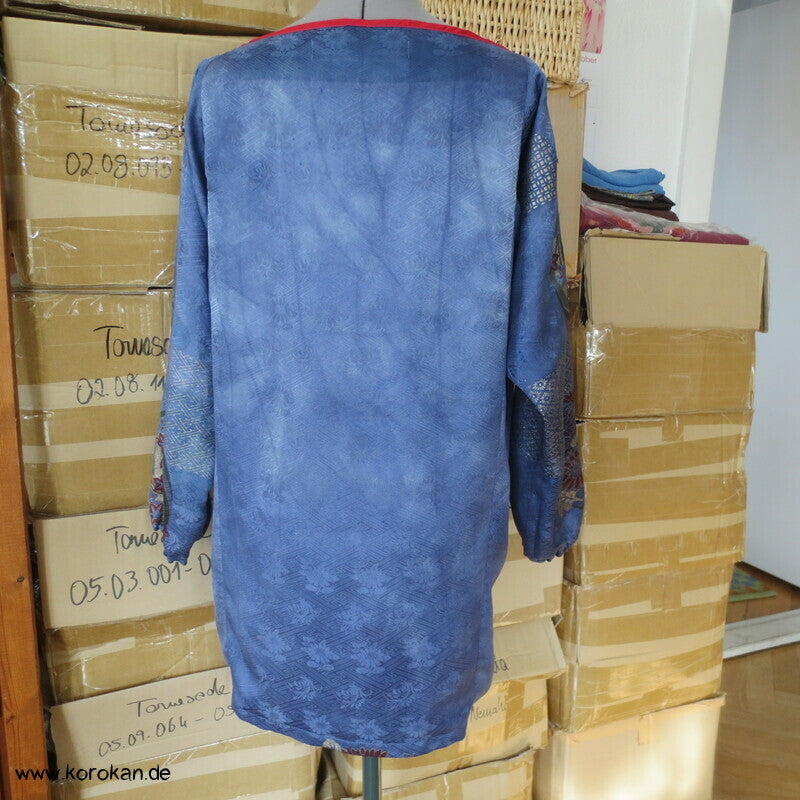 Upcycling Weihnachts Shirtbluse aus überfärbter Furisode Kimono Damast Seide, Gr. M