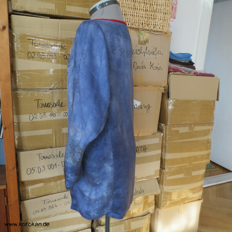Upcycling Weihnachts Shirtbluse aus überfärbter Furisode Kimono Damast Seide, Gr. M