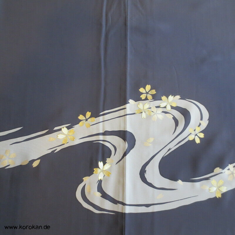 Perlmutt Sakura Blüten auf Fluss Homongi Seidencrepe Kimono