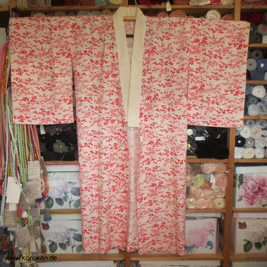 Seidendamast Juban Unterkimono, zartrote Gartenlandschaft
