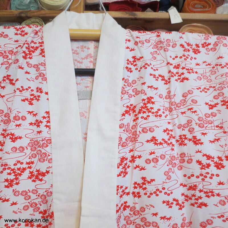 Seidendamast Juban Unterkimono, zartrote Gartenlandschaft