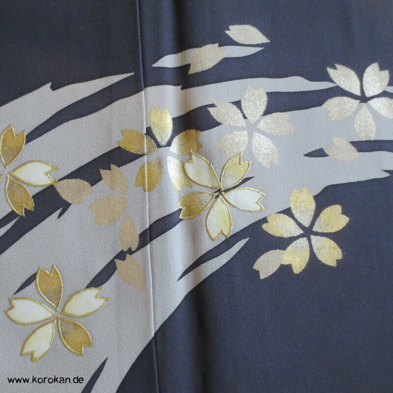 Perlmutt Sakura Blüten auf Fluss Homongi Seidencrepe Kimono