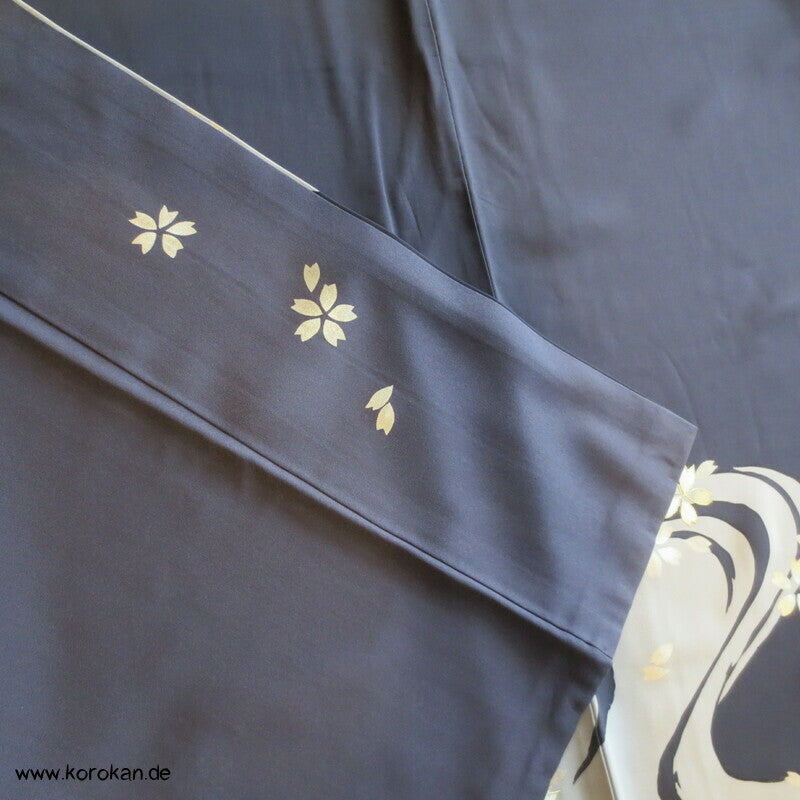 Perlmutt Sakura Blüten auf Fluss Homongi Seidencrepe Kimono