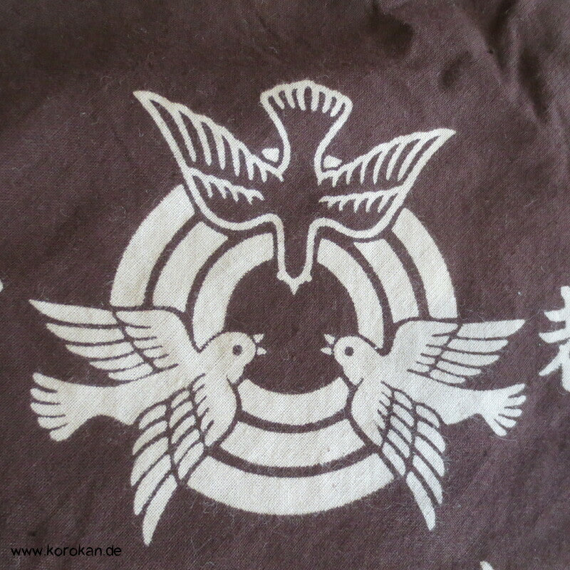 sehr großes Furoshiki, drei Spatzen im Kreis, Kanji