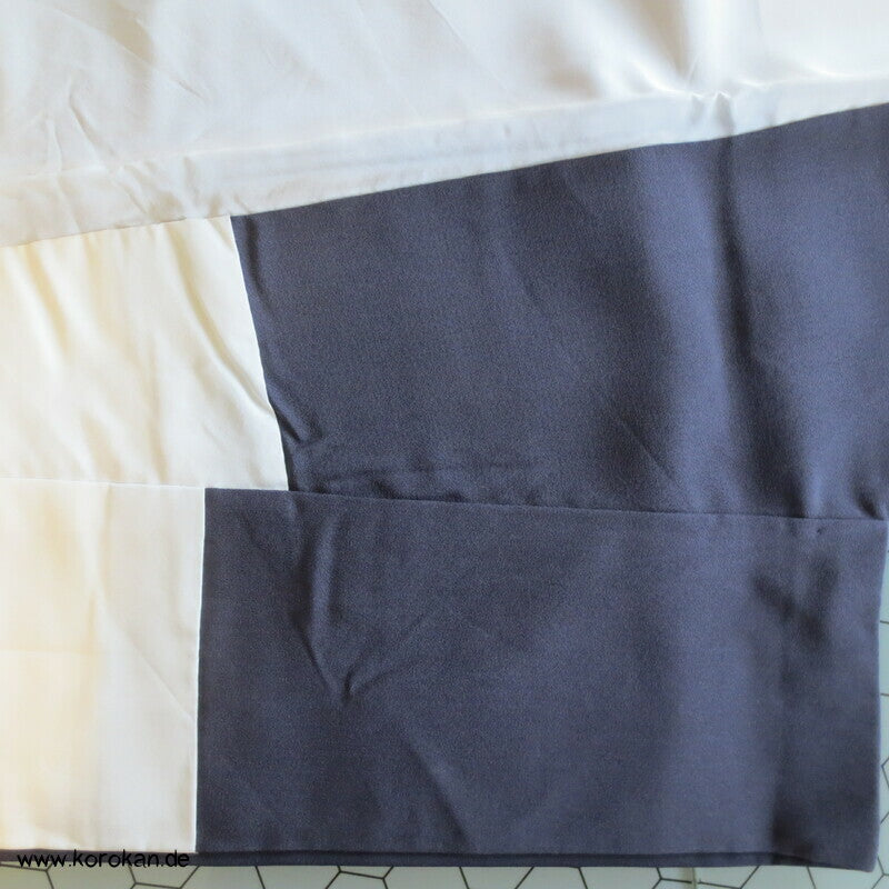 Perlmutt Sakura Blüten auf Fluss Homongi Seidencrepe Kimono