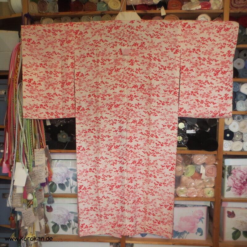 Seidendamast Juban Unterkimono, zartrote Gartenlandschaft