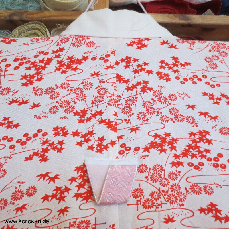 Seidendamast Juban Unterkimono, zartrote Gartenlandschaft