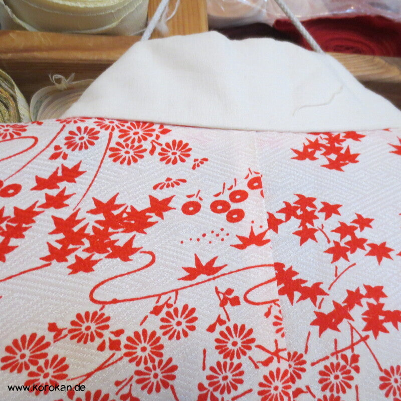 Seidendamast Juban Unterkimono, zartrote Gartenlandschaft