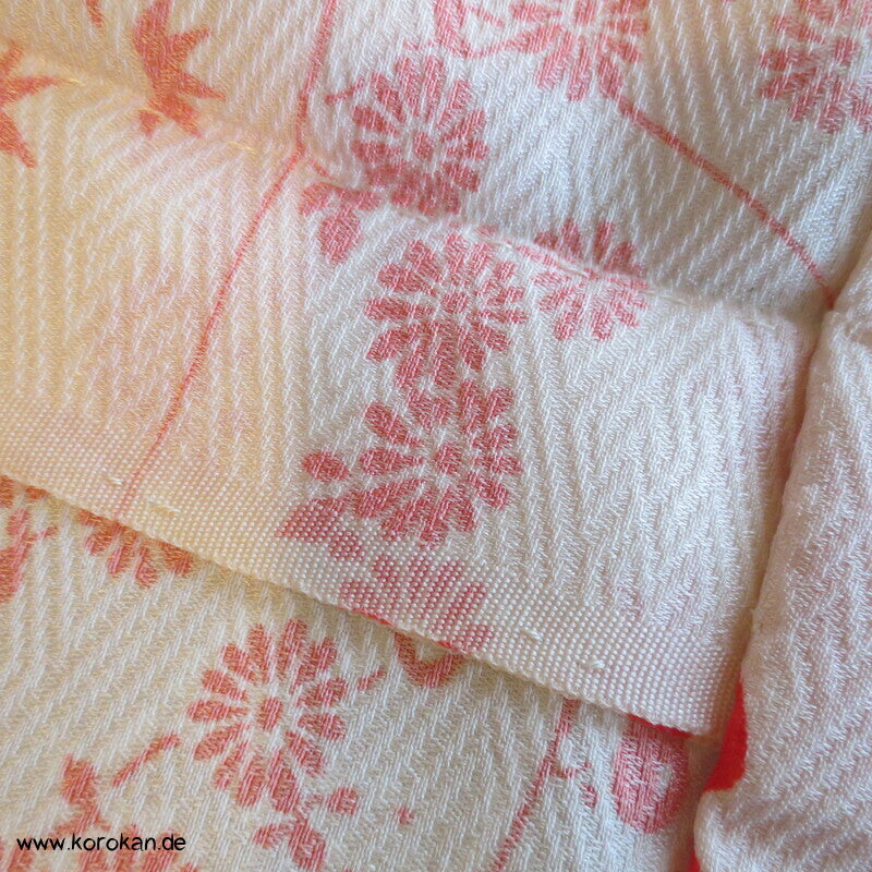 Seidendamast Juban Unterkimono, zartrote Gartenlandschaft