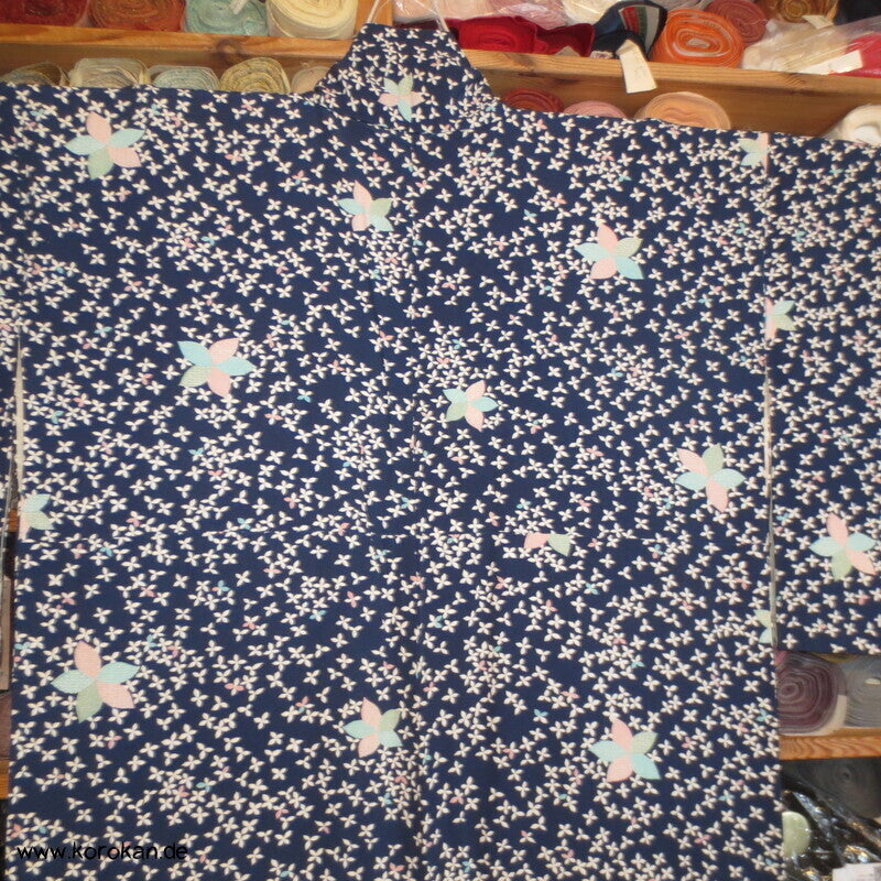 Seidencrepe Komon Alltags Kimono, Streublümchen