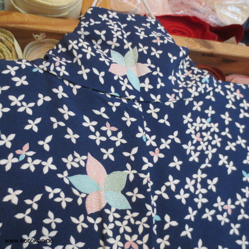 Seidencrepe Komon Alltags Kimono, Streublümchen