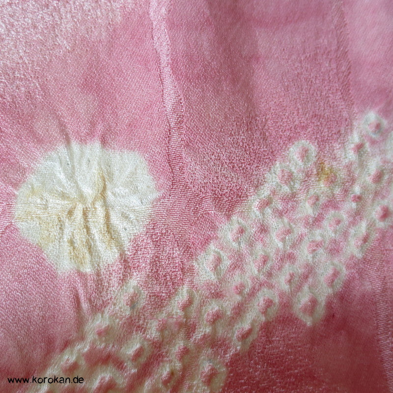 üppige Fächer-Stickerei mit Shibori auf rosa, Tanmono