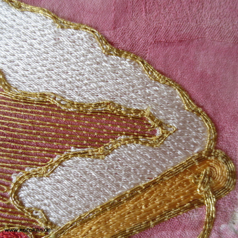 üppige Fächer-Stickerei mit Shibori auf rosa, Tanmono