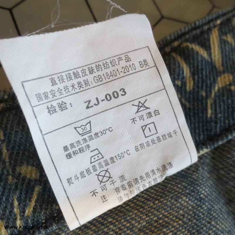 Jeans Latzhose aus japanisch bedrucktem Denim, neu