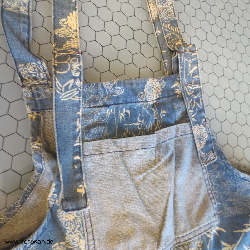 Jeans Latzhose aus japanisch bedrucktem Denim, neu