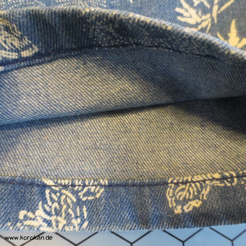 Jeans Latzhose aus japanisch bedrucktem Denim, neu