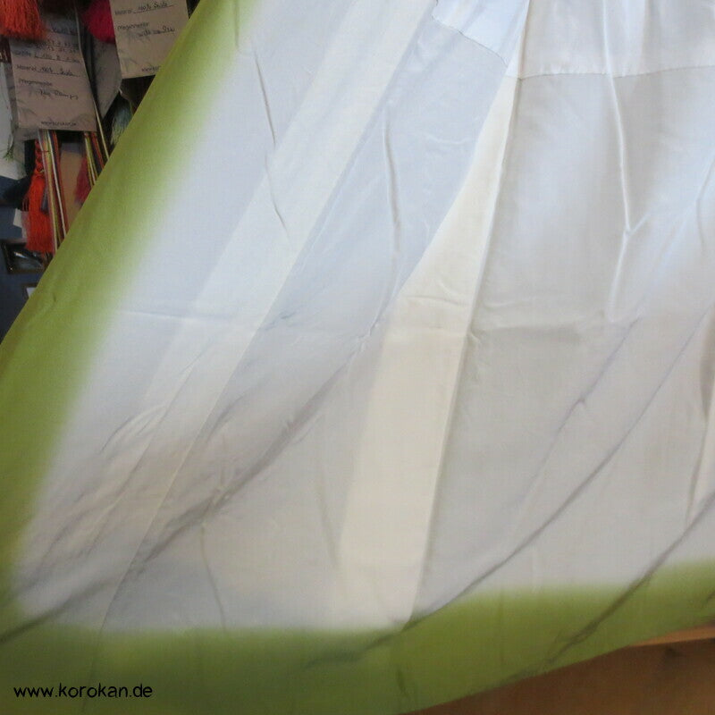 Homongi Seidencrepe Kimono, Farbverlauf, Blumen Stickereien, verfärbt