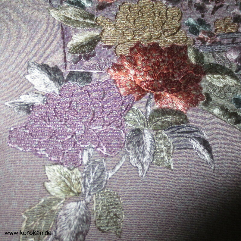 Homongi Seidencrepe Kimono, Farbverlauf, Blumen Stickereien, verfärbt